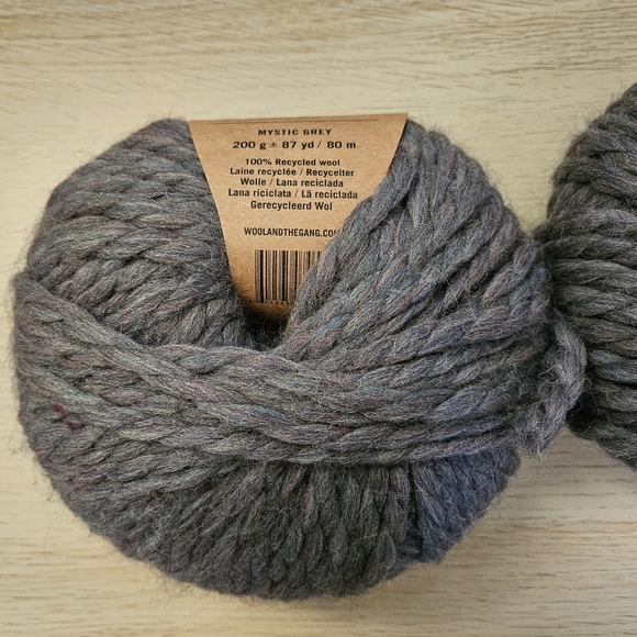 Super Bulky Yarn - Picture 2 of 2